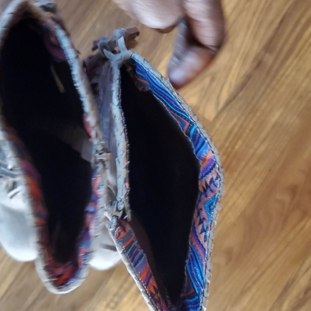 Boots - Picture 4 of 5